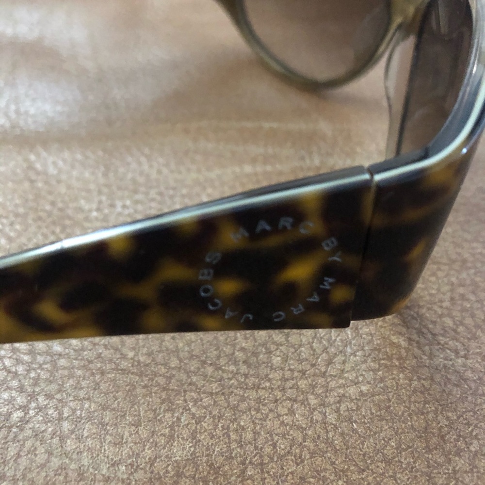 Marc Jacobs Tortoise Shell Sunglasses - Picture 5 of 8
